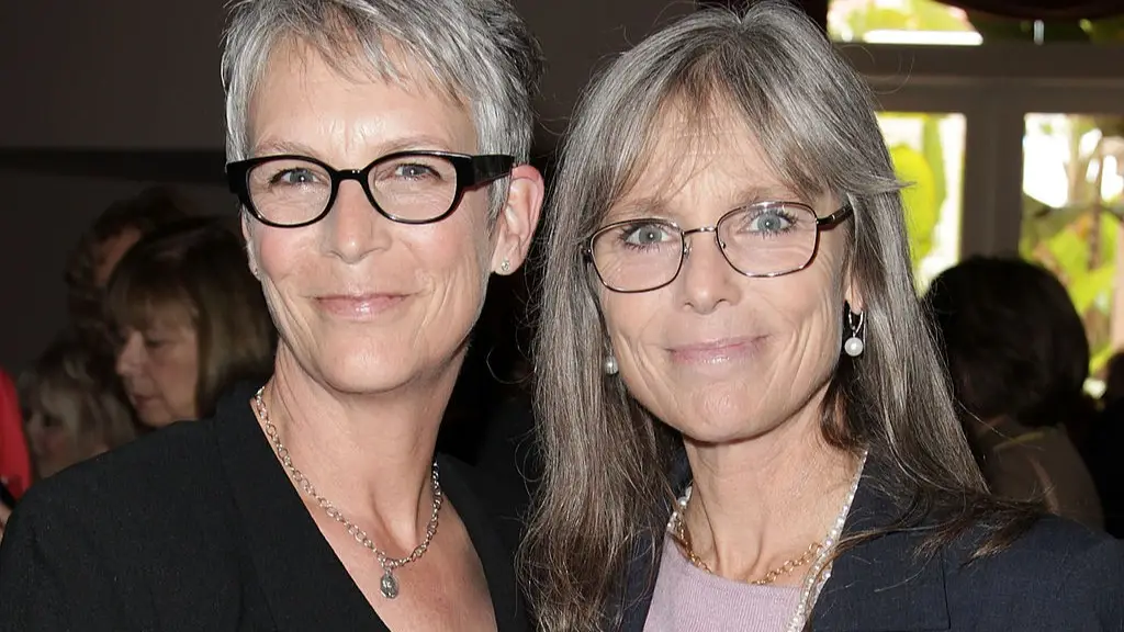jamie-lee-curtis-honors-late-sister-kelly-with-emotional-family-photos-and-heartfelt-tribute