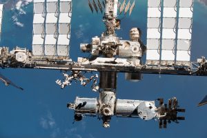 nasa-briefly-sheltered-space-station-astronauts-in-spacex’s-dragon-due-to-leaks-|-techcrunch