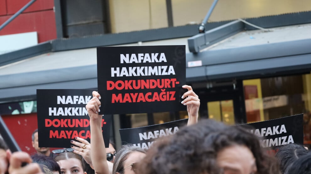 izmir’de-kadinlardan-nafaka-hakki-eylemi