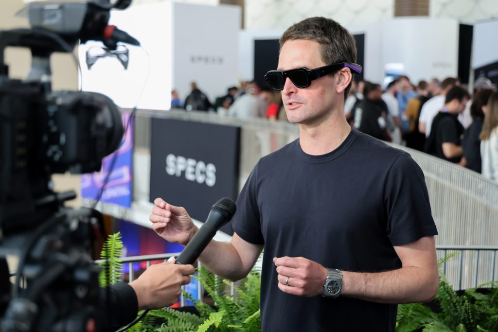 after-unveiling-ridiculously-expensive-ar-glasses,-snap’s-stock-takes-a-dive-|-techcrunch
