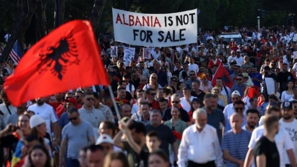 ab’den-arnavutluk’a-‘trump-ve-kushner-projesi’-uyarisi
