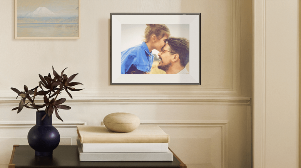 aura’s-impressive-e-ink-photo-frame-doesn’t-even-look-digital-|-techcrunch