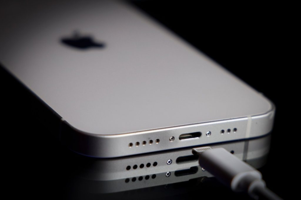 a-new-unpatchable-flaw-in-apple-chips-opens-the-door-to-an-iphone-jailbreak -|-techcrunch