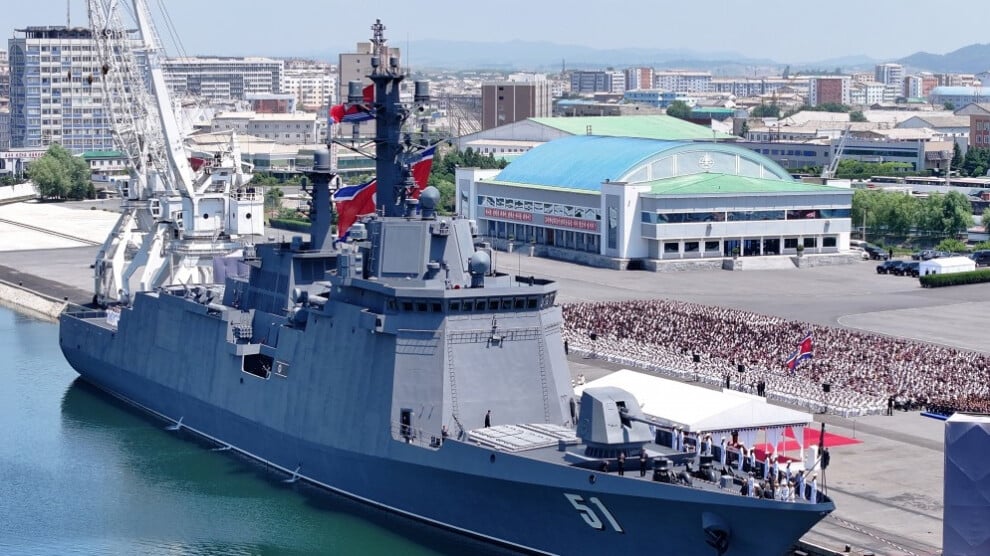 kim-jong-un:-kuzey-kore-donanmasi-nukleer-silahlarla-donatiliyor