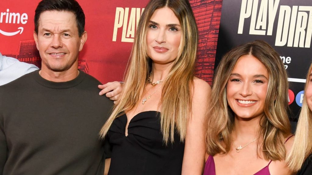 mark-wahlberg’s-daughter-grace-debuts-striking-platinum-blonde-hair-makeover