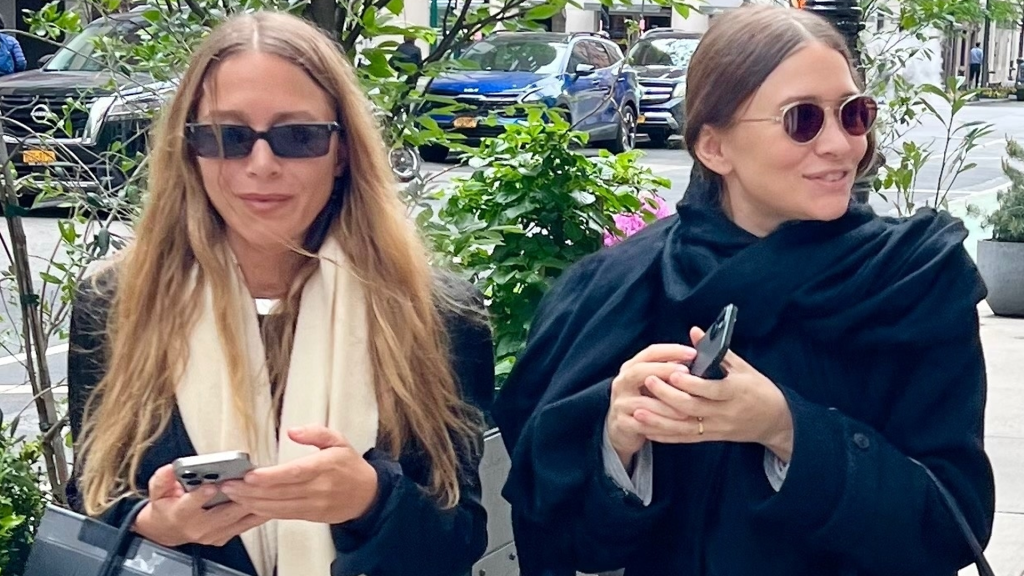 mary-kate-and-ashley-olsen-make-rare-family-appearance-at-brother-trent-olsen’s-wedding
