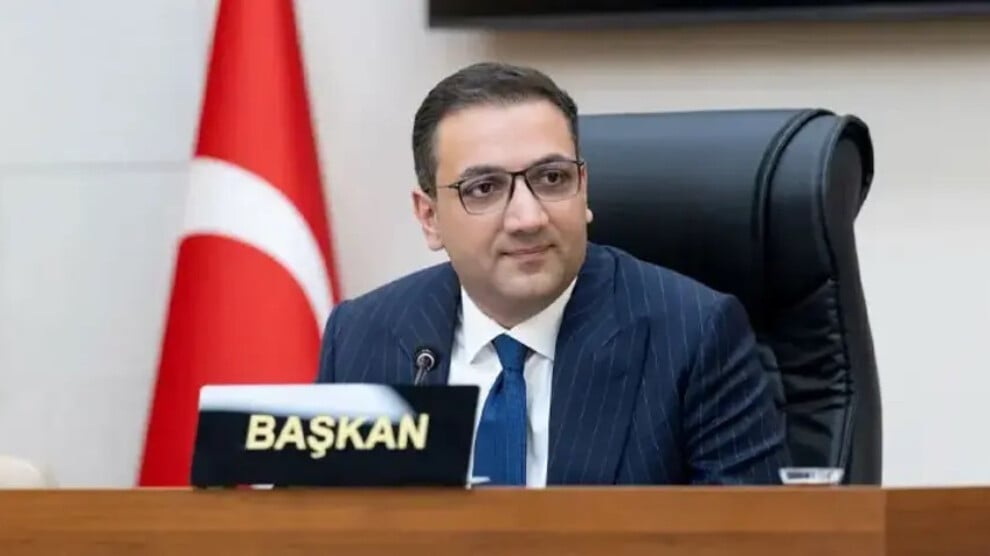 balcova-belediye-baskani-yigit-gorevinden-uzaklastirildi