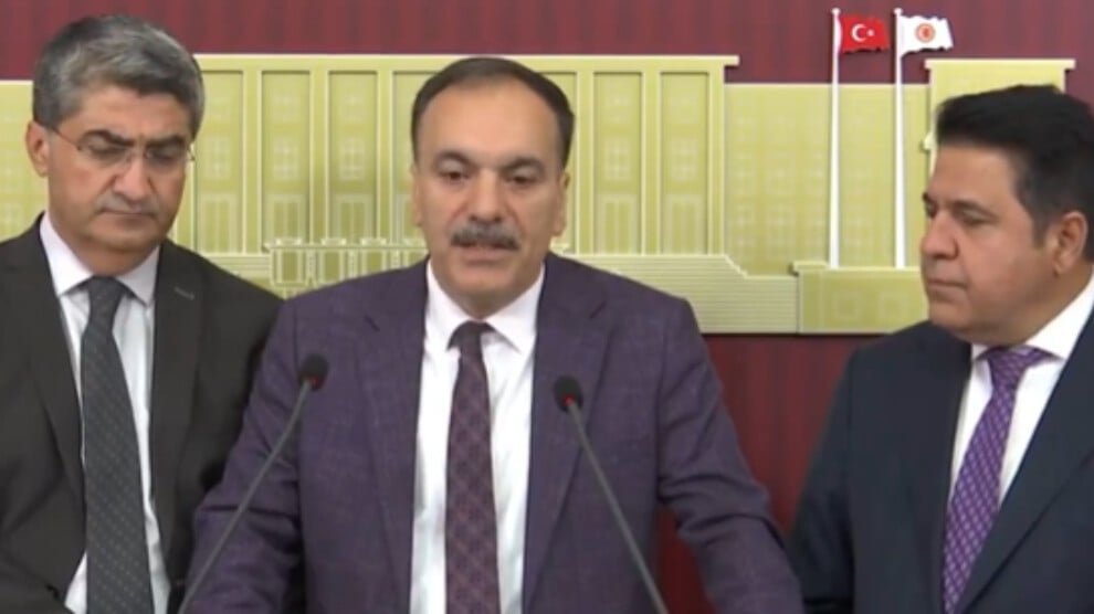 yeni-yol-grubu’ndan-‘cerceve-yasa’-cagrisi:-gerekirse-agustosta-da-calisiriz