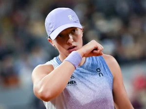 iga-swiatek-enjoys-tropical-vacation-after-wimbledon-exit,-shares-relaxing-beach-photos