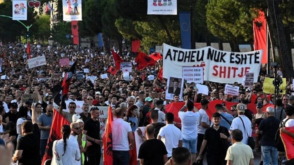 arnavutluk’ta-trump-baglantili-turizm-projesine-protestolar-suruyor