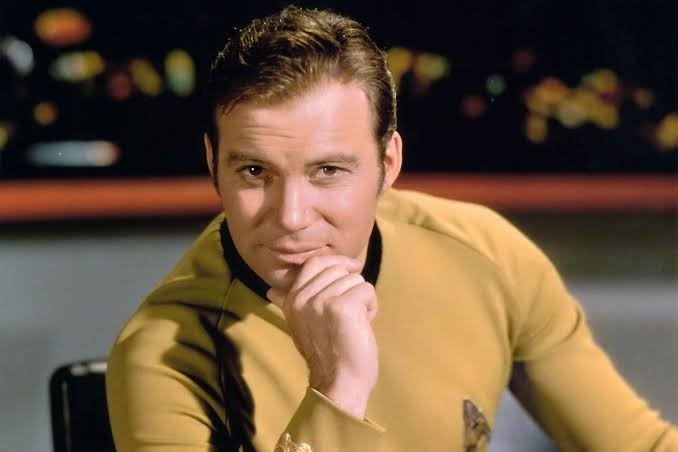 william-shatner-stuns-fans-with-youthful-oceanside-photo-at-95