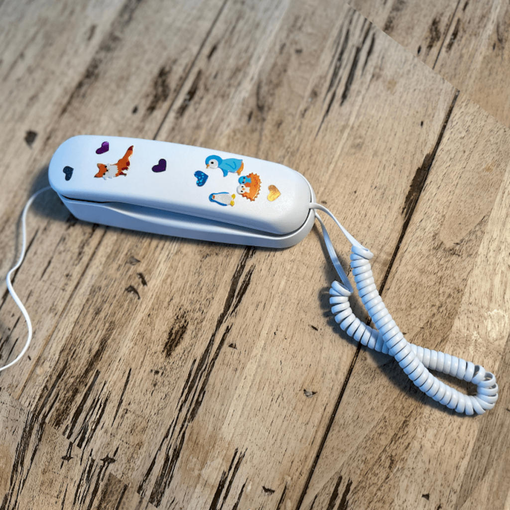 pinwheel-launches-a-retro-inspired-landline-phone-for-kids-|-techcrunch