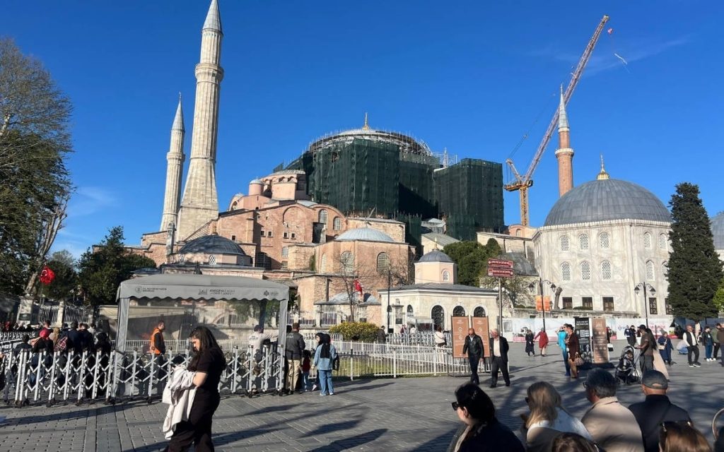 turkey-detaines-two-russian-tourists-for-‘reciting-bible’-at-hagia-sophia