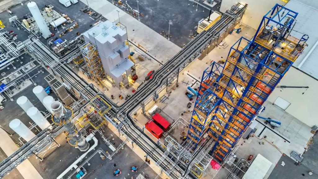 bucking-ev-slowdown,-sila-raises-$300m-to-expand-battery-materials-factory-|-techcrunch