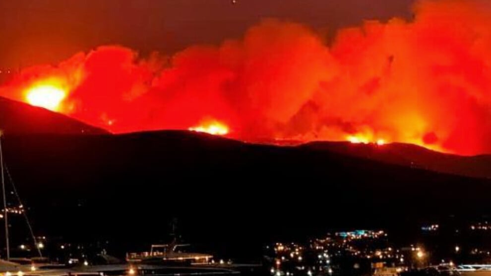 yunanistan’in-paros-adasi’nda-orman-yangini:-cok-sayida-koy-tahliye-edildi