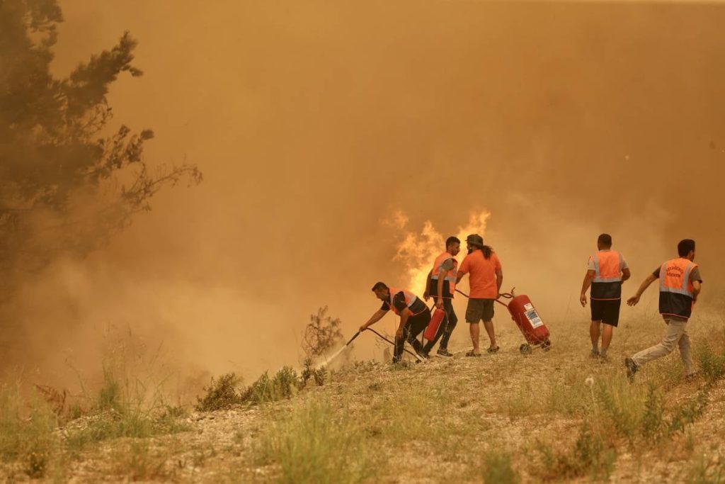 wildfires-in-southwestern-turkey-force-evacuations,-highway-closure