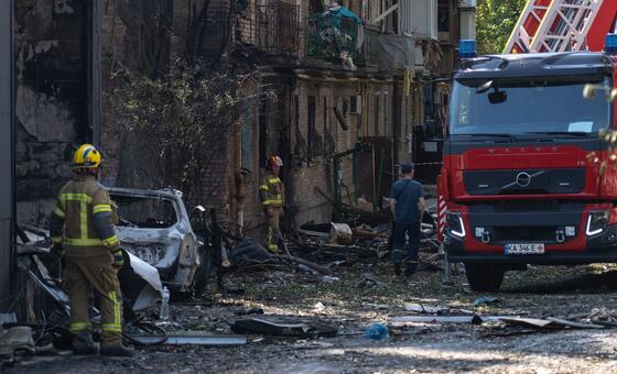 attacks-‘getting-worse’:-deadly-russian-strikes-hit-ukrainian-cities