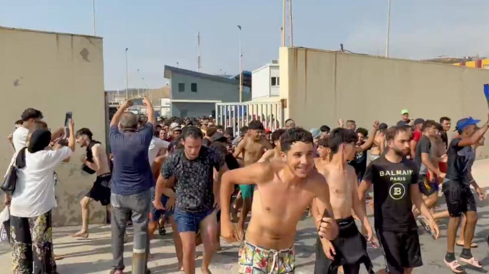 ispanya’nin-ceuta-kentinde-gocmen-akini:-son-gunlerde-1.500’den-fazla-kisi-ulasti
