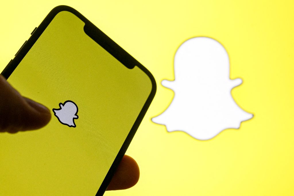 snapchat-no-longer-rewards-fully-ai-generated-spotlight-content-|-techcrunch