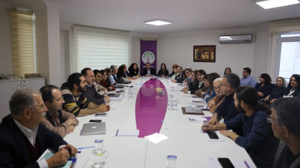 dem-parti-myk,-‘cerceve-yasa’-gundemiyle-olaganustu-toplaniyor