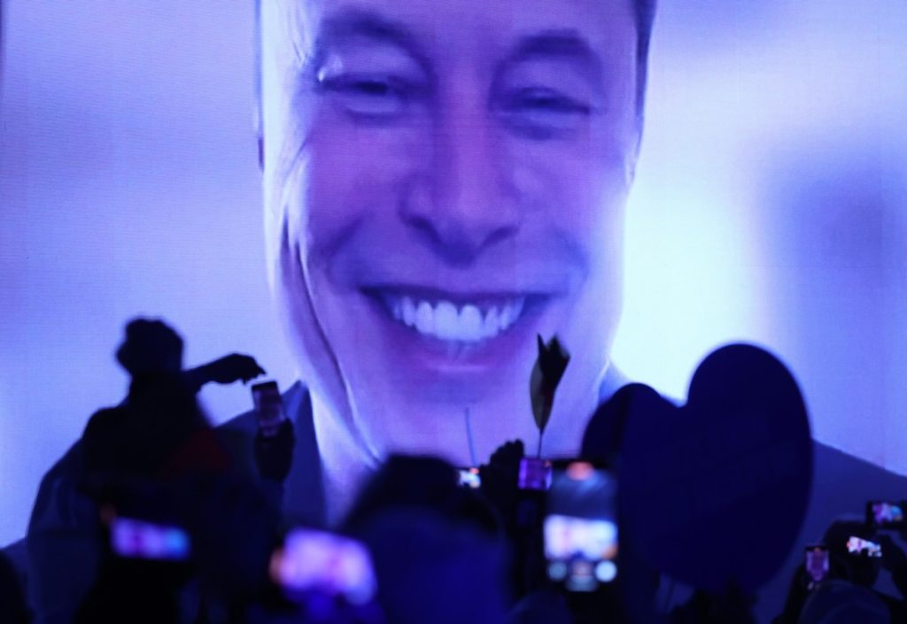 elon-musk-repeatedly-one-upped-his-execs-on-spacex’s-first-earnings-call-|-techcrunch