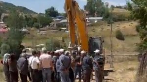 jes-protestosu:-kanires’te-koyluler-is-makinelerini-engelledi