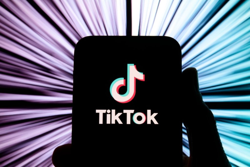 tiktok-explores-peer-to-peer-payments-via-dms,-report-says-|-techcrunch