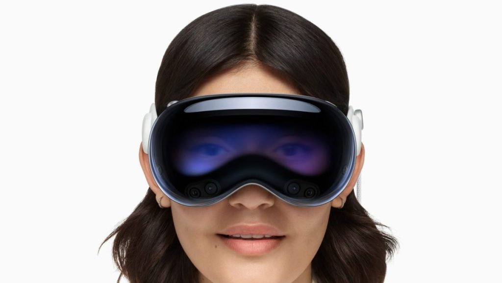 apple-is-reportedly-cutting-hundreds-of-jobs-from-siri,-vision-pro-teams-|-techcrunch