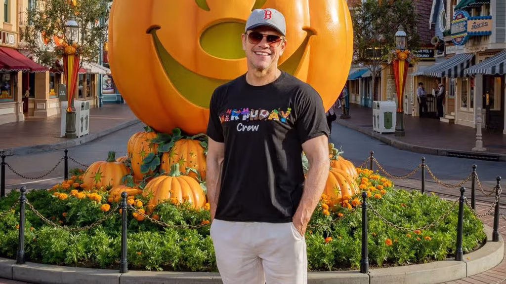 matt-damon-spotted-at-disneyland-in-sweet-family-moment-as-fans-notice-what-he-was-watching