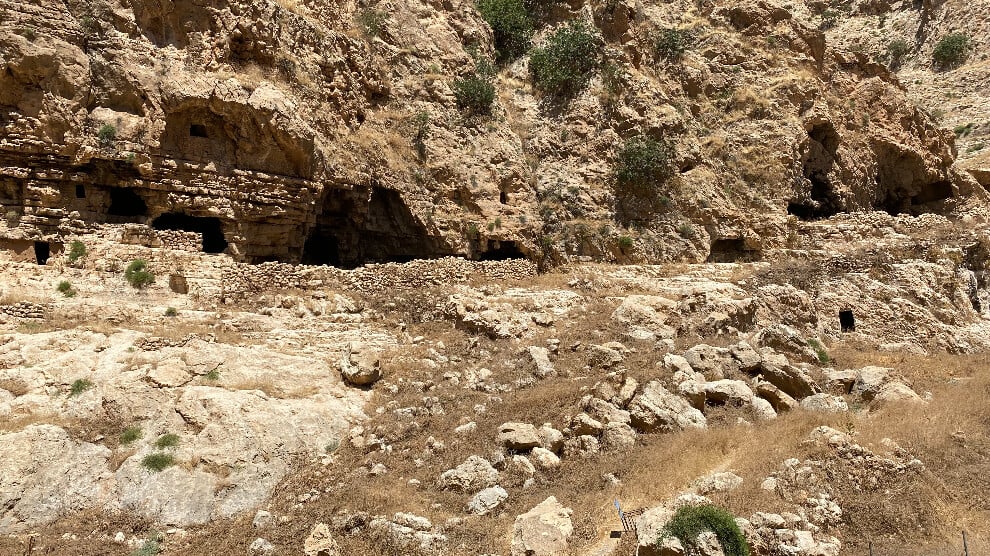 derase’nin-taslarinda-sakli-aci-ve-direnis