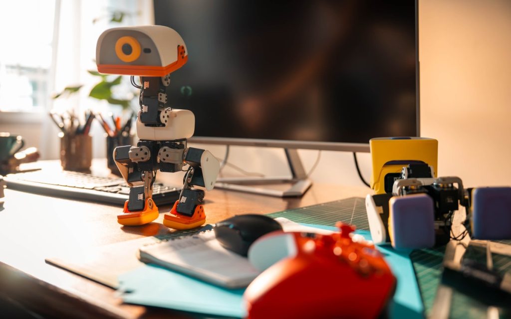 hugging-face-is-selling-a-cute-$399-open-source-duck-robot,-microduck-|-techcrunch