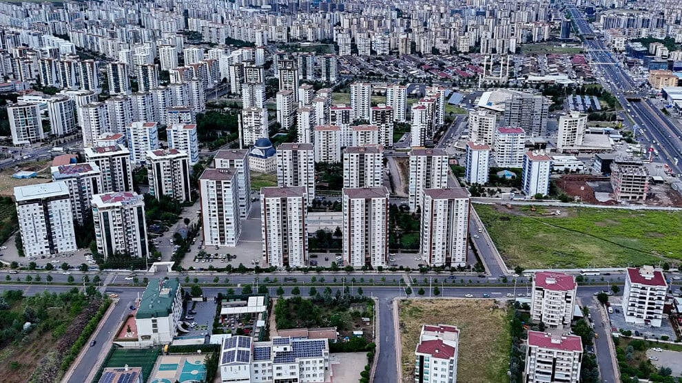 amed’in-beton-bloklari,-tarihi-siluete-ve-komsuluk-kulturune-karsi-yukseliyor
