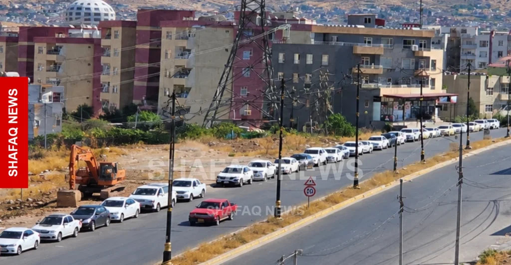 shafaq-news.drivers-wait-hours-for-subsidized-fuel-in-duhok