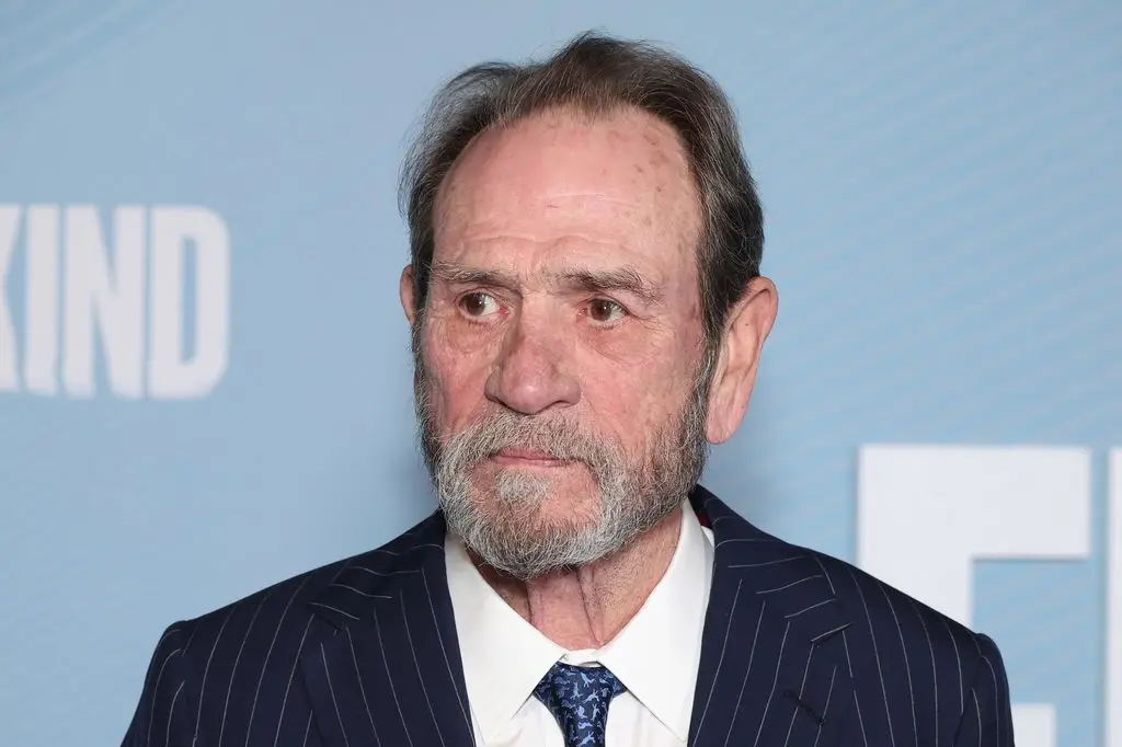 tommy-lee-jones-at-80:-from-soap-opera-heartthrob-to-oscar-winning-hollywood-veteran