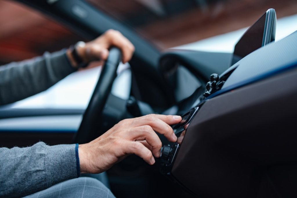 us-automakers-could-soon-be-forced-to-include-am-radio-for-free-|-techcrunch