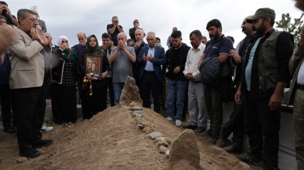 kilyos’tan-alinan-iki-sehidin-cenazesi-kanires’te-topraga-verildi