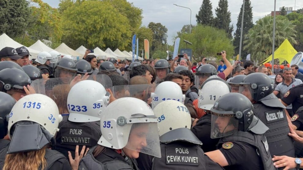 ege-universitesi’nde-ogrencilere-polis-saldirisi:-cok-sayida-gozalti-var