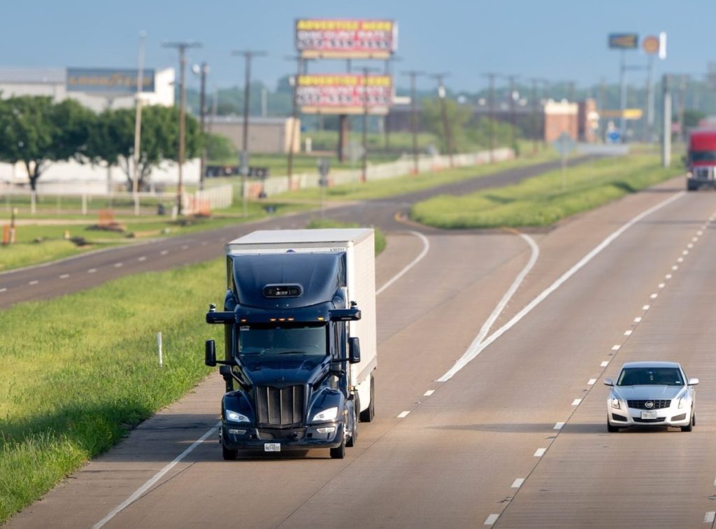 aurora-cfo-says-30,000-driverless-trucks-by-2030-isn’t-as-far-fetched-as-it-sounds-|-techcrunch