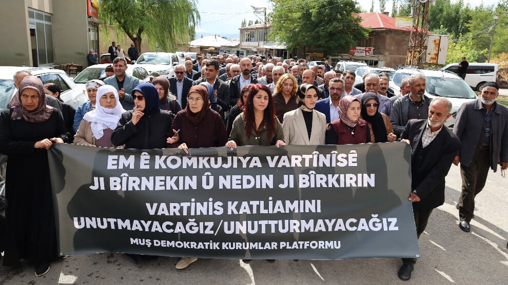 vartinis-katliaminda-hayatini-kaybedenler-icin-anma