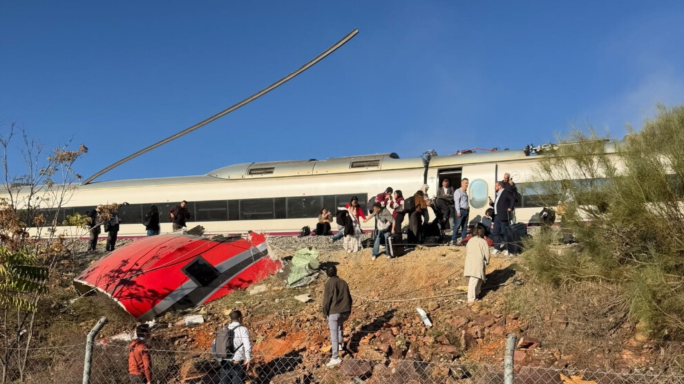 ispanya’da-iki-tren-carpisti:-en-az-10-kisi-hayatini-kaybetti